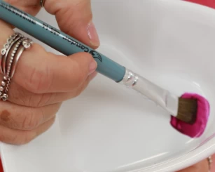 Faça pinturas incríveis em porcelana com os pincéis ideais da Condor