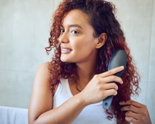 Escova de Cabelo Polvo: Como Usar e Por Quê Ela é Essencial para Cabelos Cacheados?
