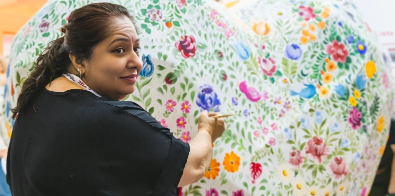 "Amor à primeira vírgula": a história de Manuella Osterne com a pintura Bauer
